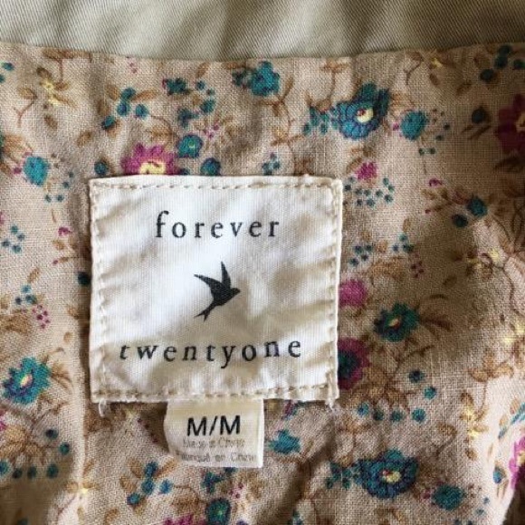 Light Jacket lined with fun floral fabric - Forever 21 - Picture 2 of 3